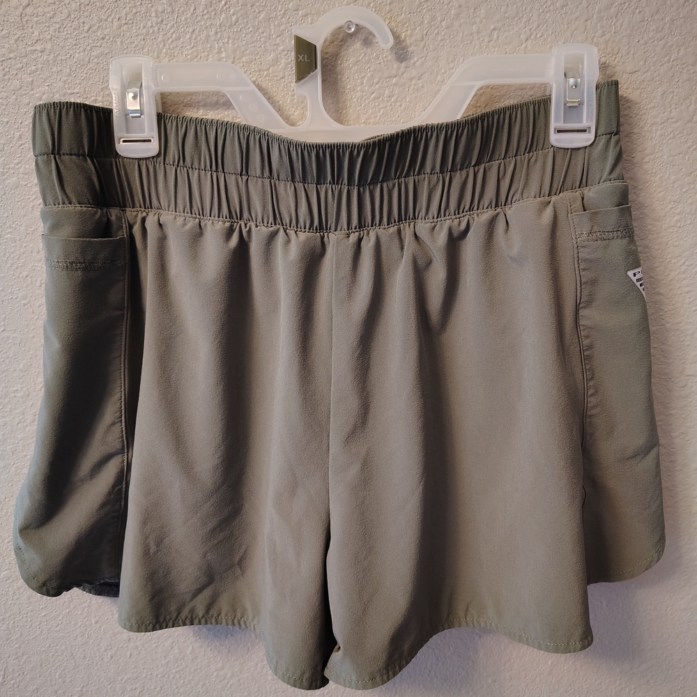 Columbia PFG Women's Green Shorts